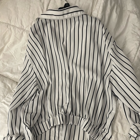 Cute striped long sleeve blouse from Pink Martini in XS 💘 but OVERSIZED - Picture 3 of 3